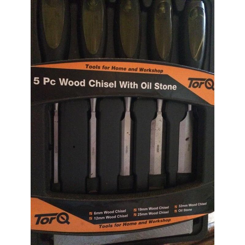 5 Piece Wood Chisel c/w oil stone