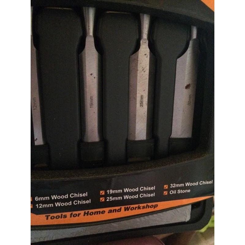 5 Piece Wood Chisel c/w oil stone