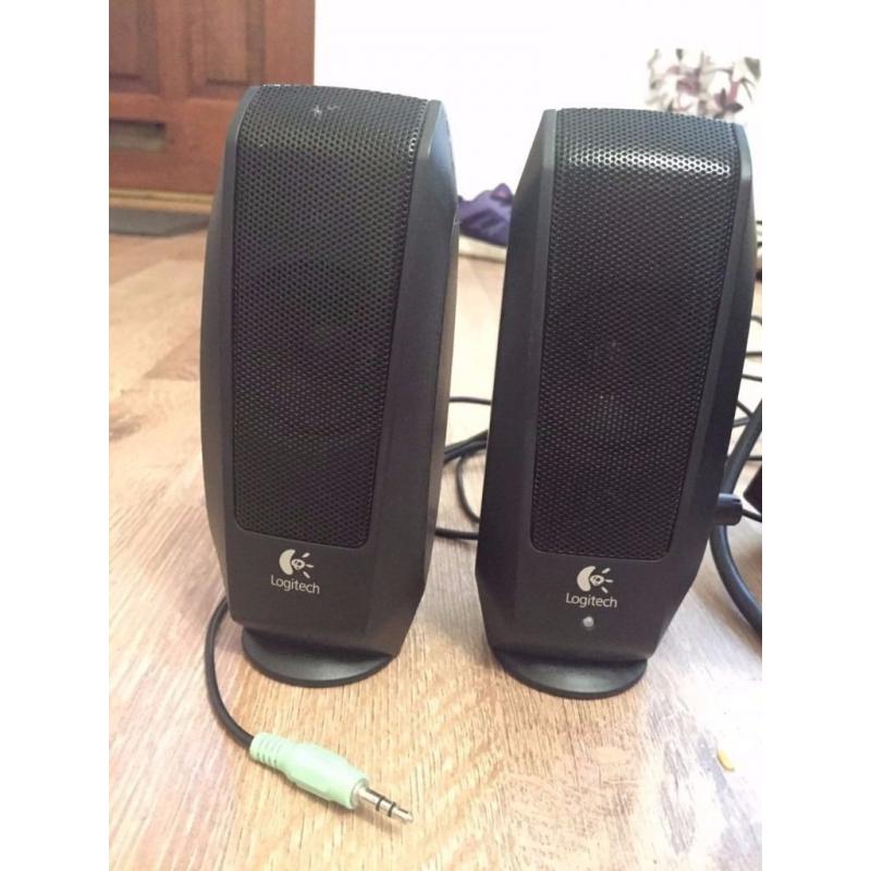 AOC 19" LCD Monitor with Logitech Computer Speakers