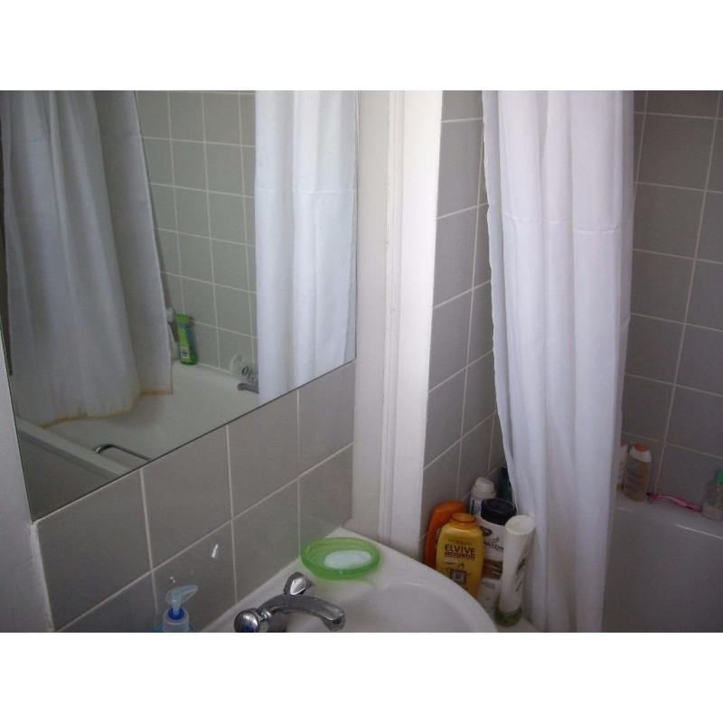Short or long stay in lovely all girl flat nonsmokers free bicycles