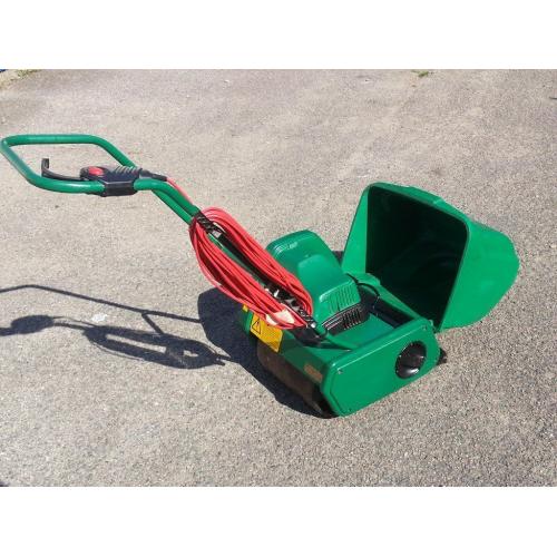 QUALCAST ELECTRIC 30S CLASSIC PUSH MOWER WITH SCARIFER