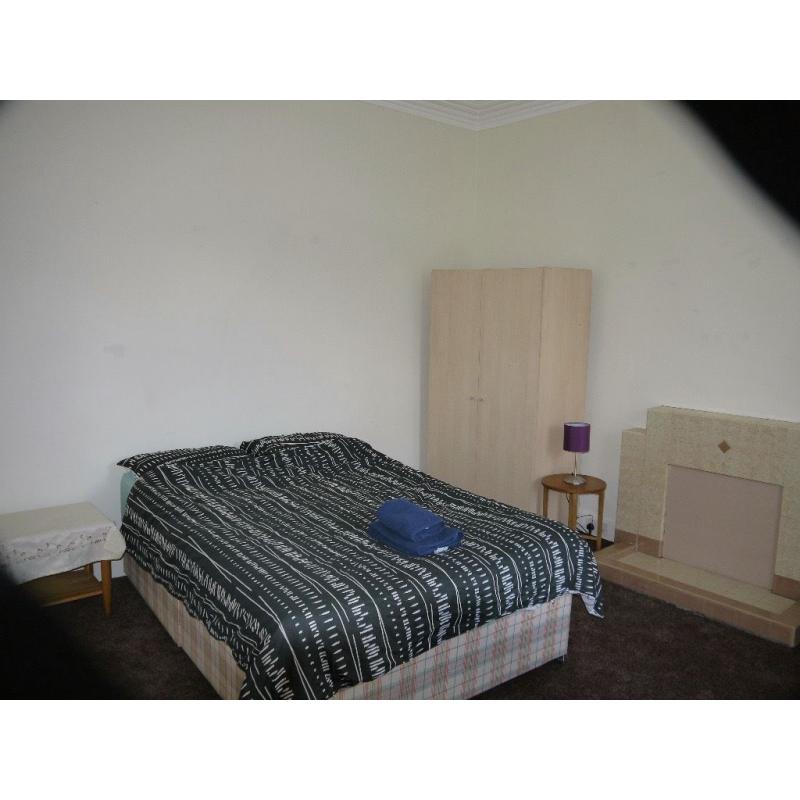 Large Double Rooms For Rent