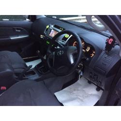TOYOTA hilux invincible