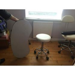 nail bar table , 1 chair, 1 stool