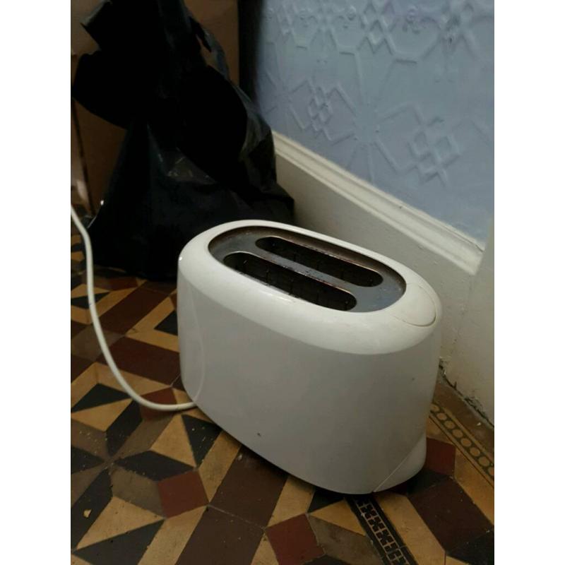 White kenwood toaster