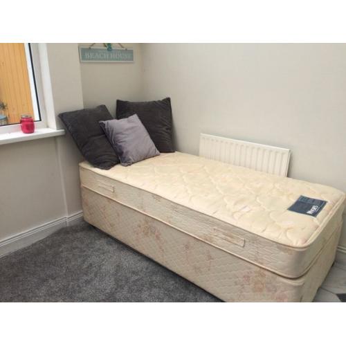 Myers single bed including excellent mattress. Belfast BT6