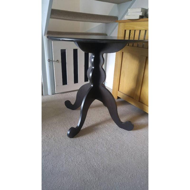 Side table/occasional table