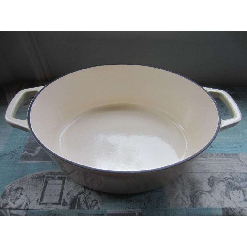 Cast iron casserole dish