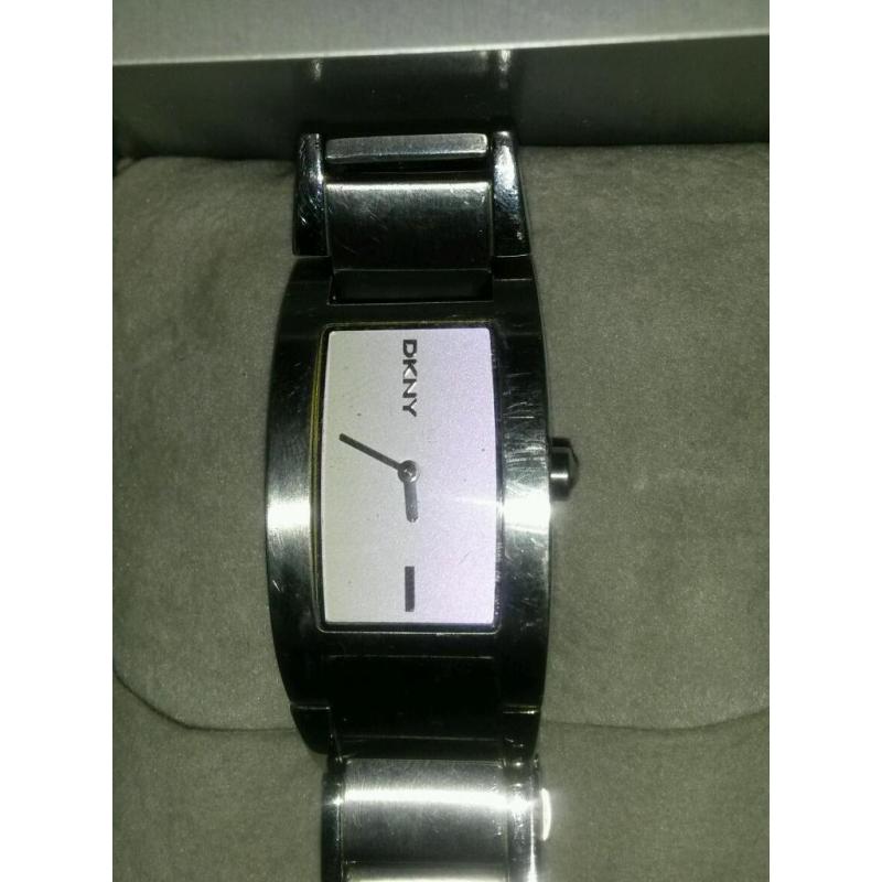 Dkny ladies genuine watch boxed & paperwork