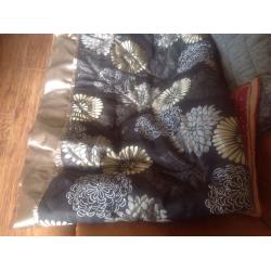 King size throw over quilt black and gold very good condition