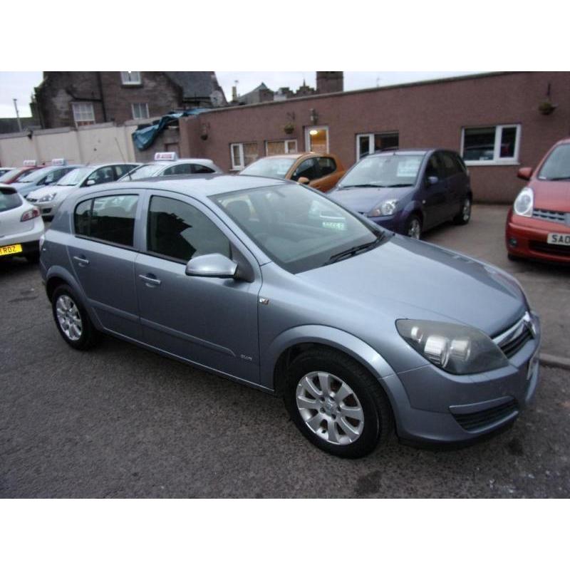 VAUXHALL ASTRA 1.8 club 2005 Petrol Automatic in Silver