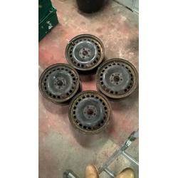 4 x 16“ Ford steel wheels no tyres, good for winter