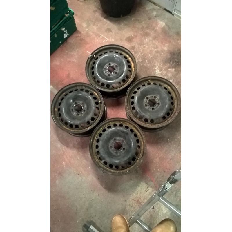 4 x 16“ Ford steel wheels no tyres, good for winter
