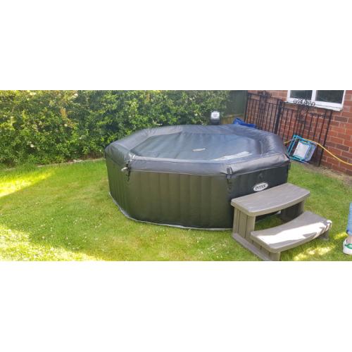 Intex 6 person hottub bubbles and jets