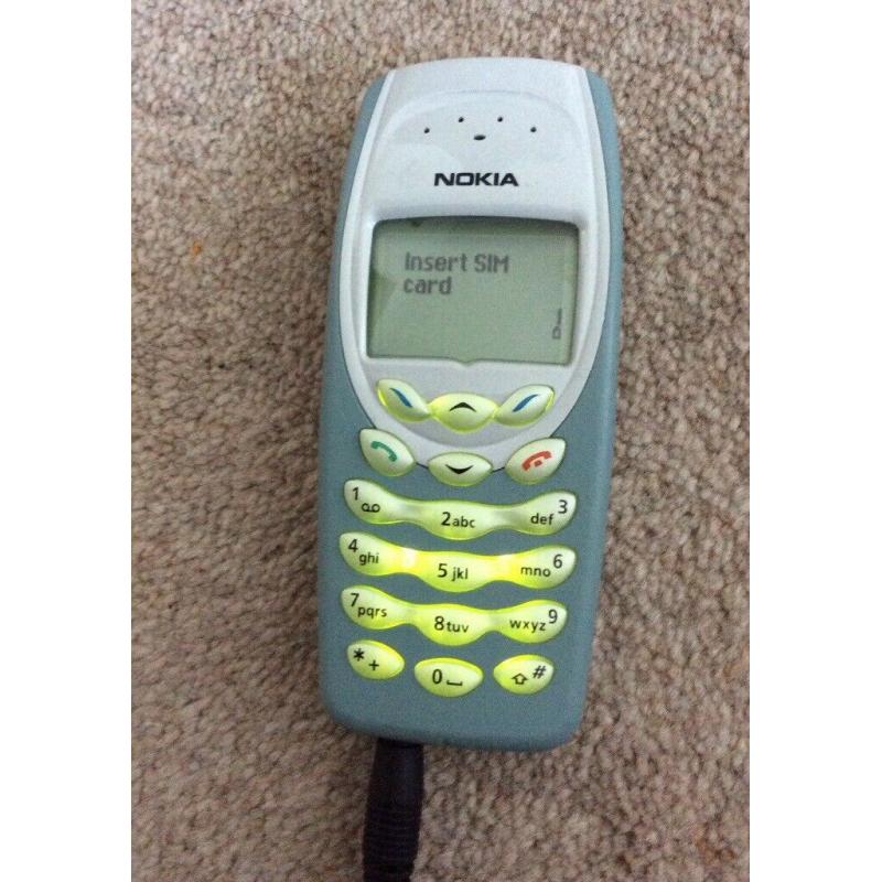 Nokia 3410 phone & charger