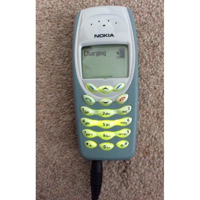 Nokia 3410 phone & charger