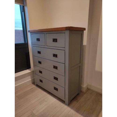 Chest of drawers