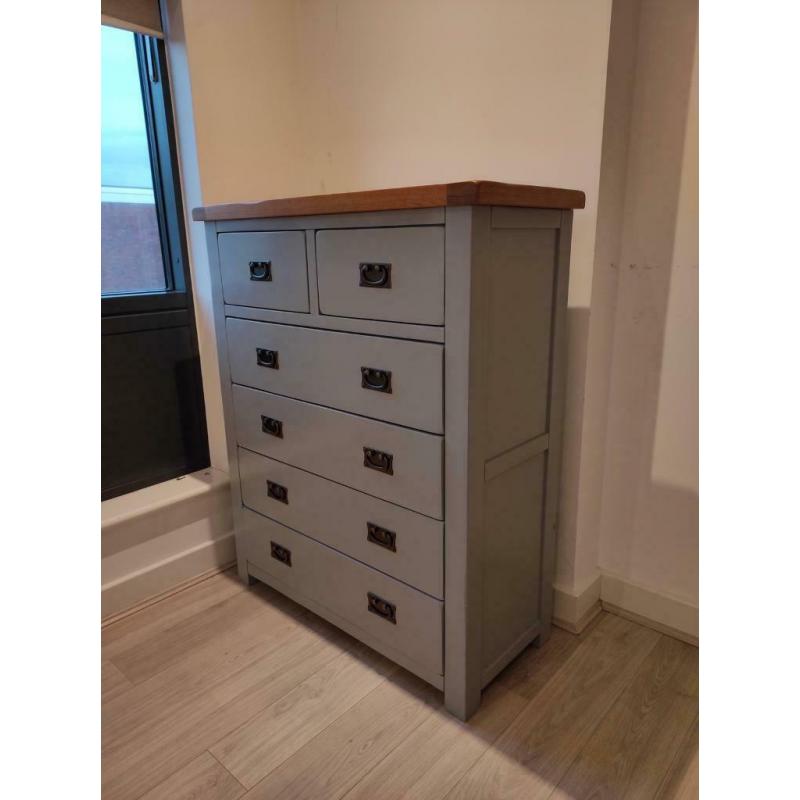 Chest of drawers