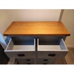 Chest of drawers