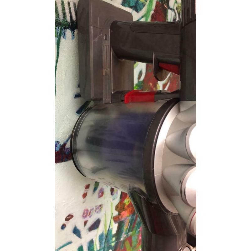 DYSON V6 CORDLESS VACUUM HOOVER NEW BATTERY