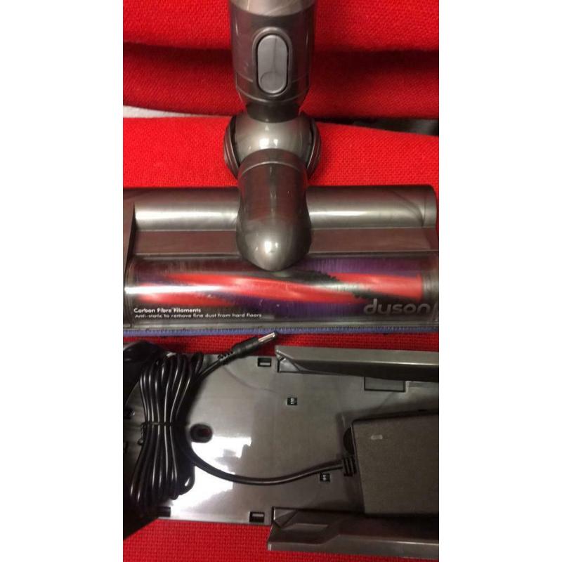 DYSON V6 CORDLESS VACUUM HOOVER NEW BATTERY
