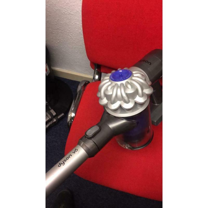 DYSON V6 CORDLESS VACUUM HOOVER NEW BATTERY
