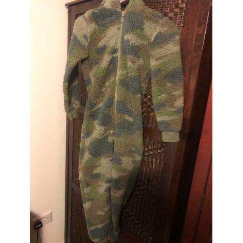 Boys onesie age 9 yo 10.