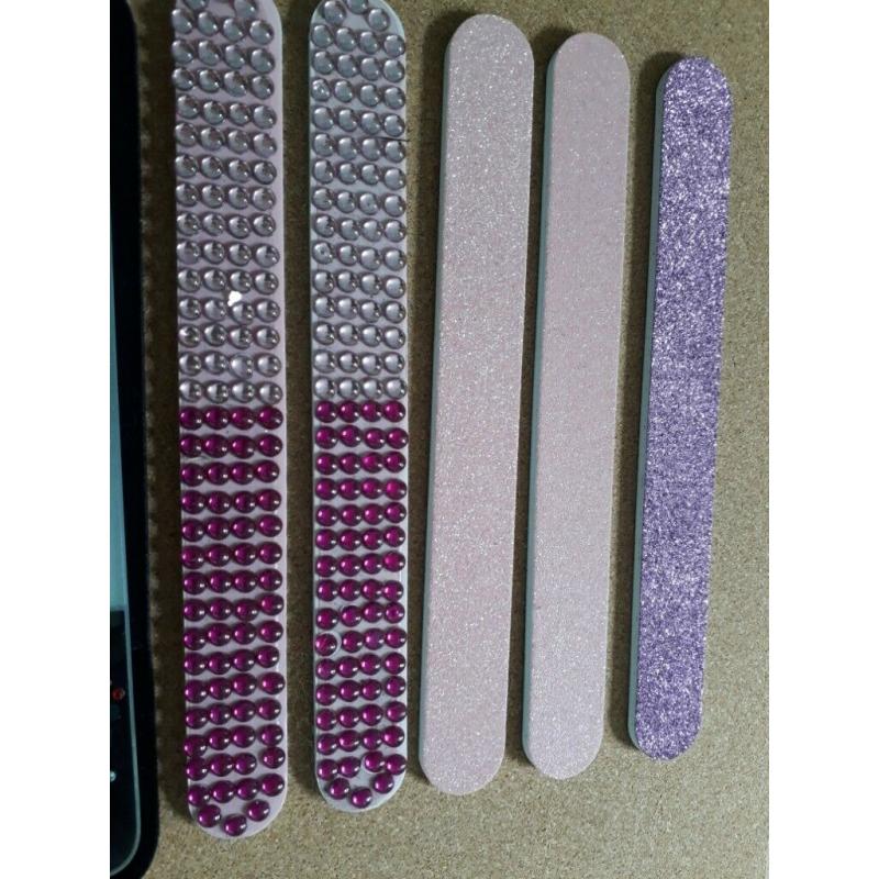 Collection of Nail Files (5 Emery & 1 Glass?)