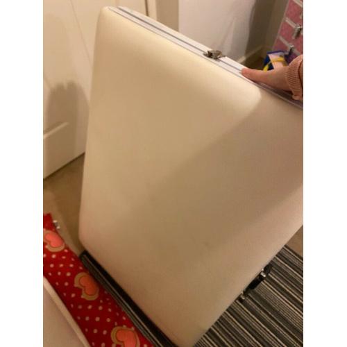 Massage/ beauty bed