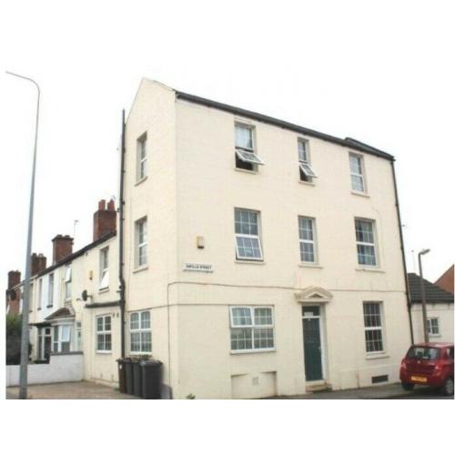 Lincoln - Readymade & Income Generating 9 Bed HMO - Click for more info