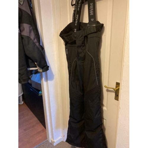 Weiss jacket & trousers XL. ?100 Vcs Rev?it jacket XL