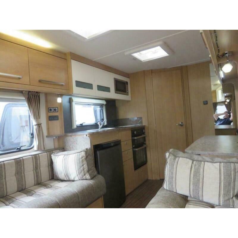 2011 COMPASS VANTAGE 462 SPECIAL EDITION 2 BERTH CARAVAN WITH END WASHROOM.....