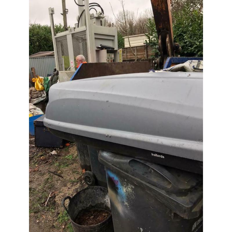 Extra large roof box - used