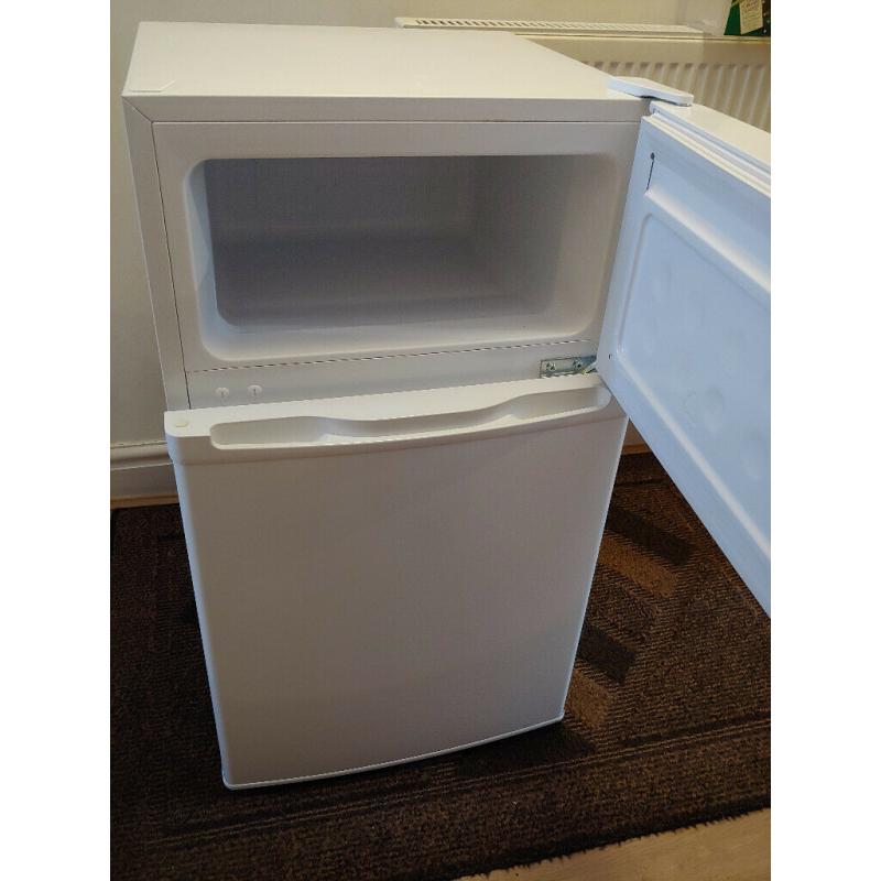 Currys ESSENTIALS CUC50W15 70/30 Fridge Freezer - White