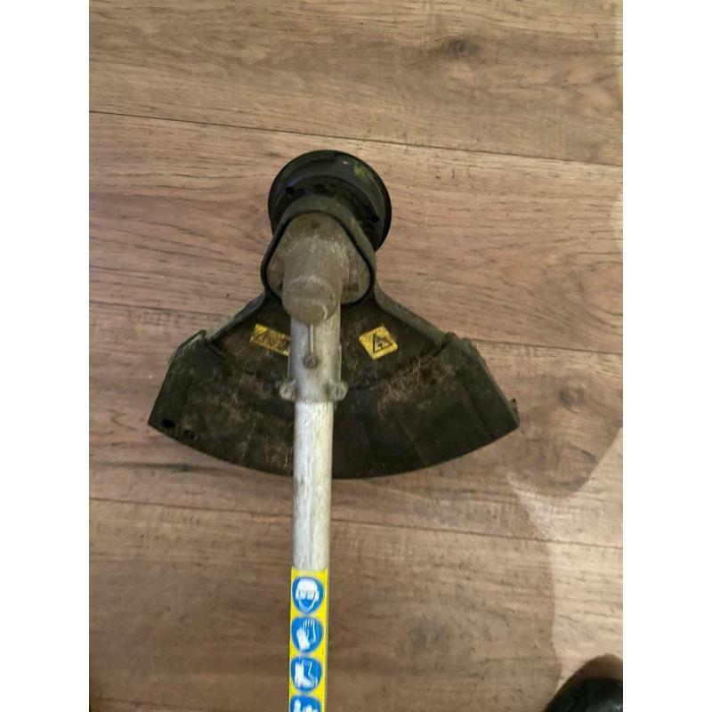 Petrol strimmer