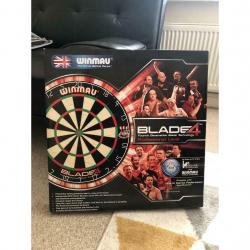Winmau blade dart board