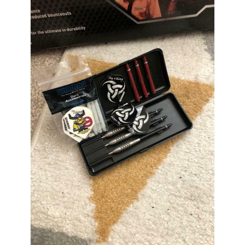 Winmau blade dart board