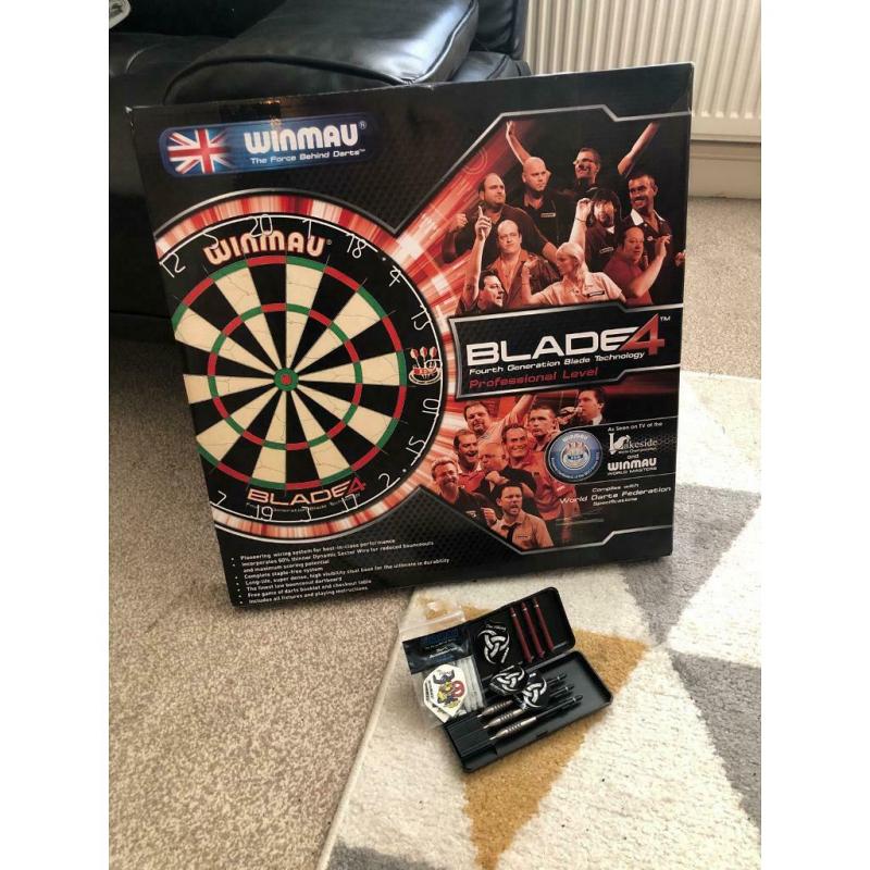 Winmau blade dart board