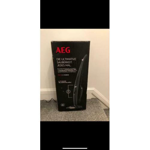 AEG CORDLESS HOOVER