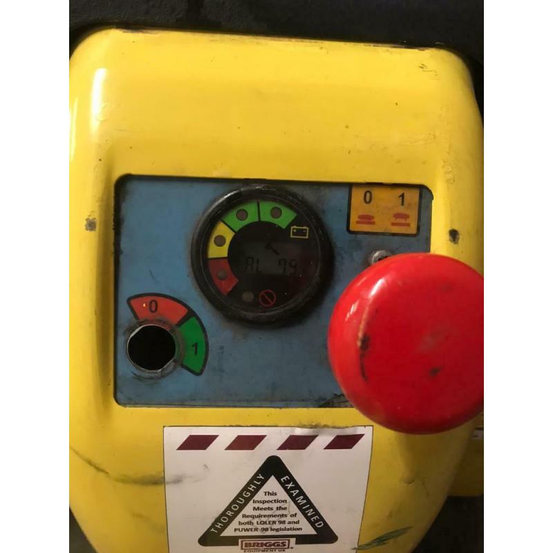 Hyster electric pump truck