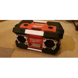 Milwaukee c12-28dcr site radio