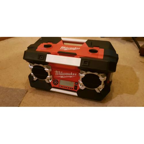 Milwaukee c12-28dcr site radio