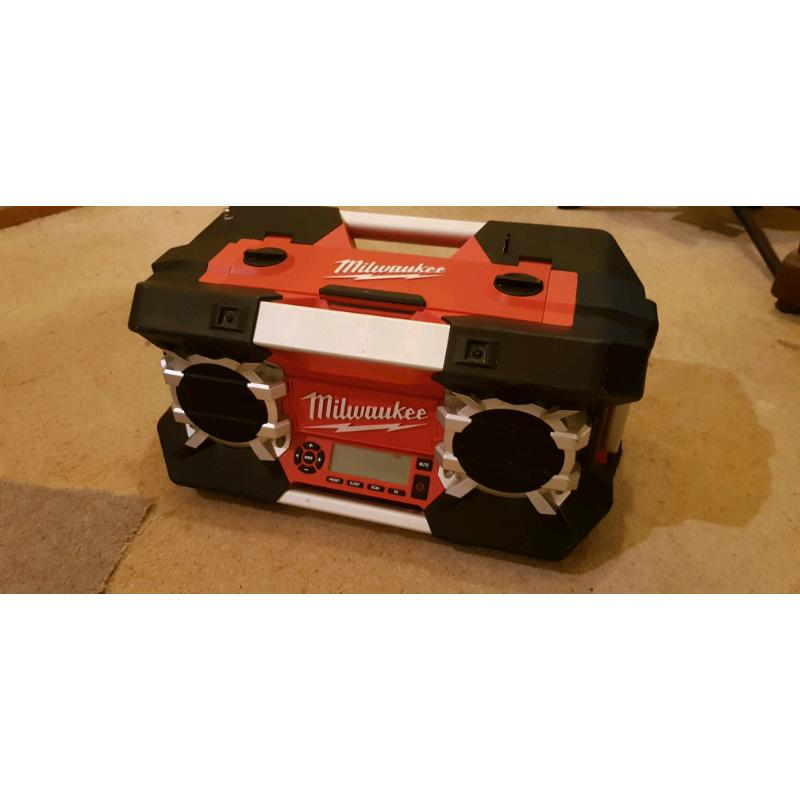 Milwaukee c12-28dcr site radio