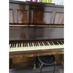 Piano, fully functioning (open to offers)