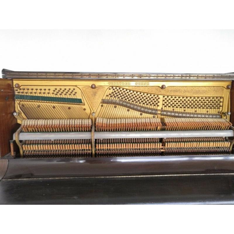 Piano, fully functioning (open to offers)