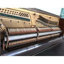 Piano, fully functioning (open to offers)