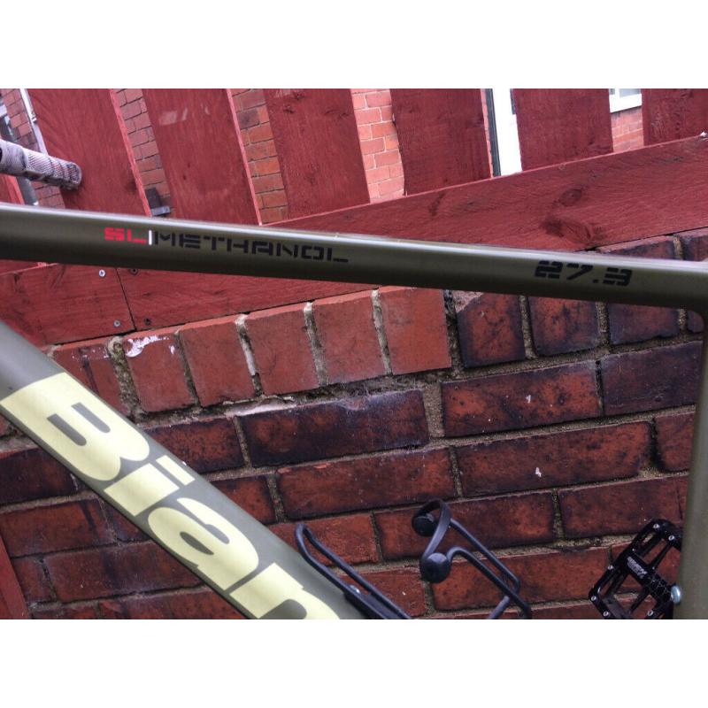 Bianchi Methanol 27.3 SL(650b) Carbon Fibre mountain bike.