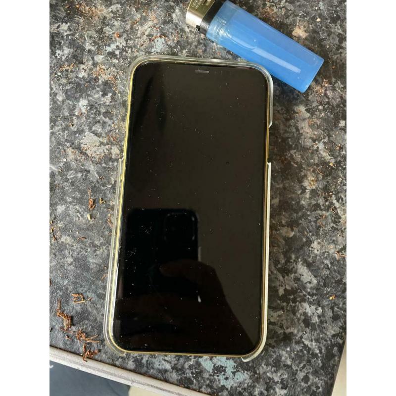 iPhone 11 & ps4