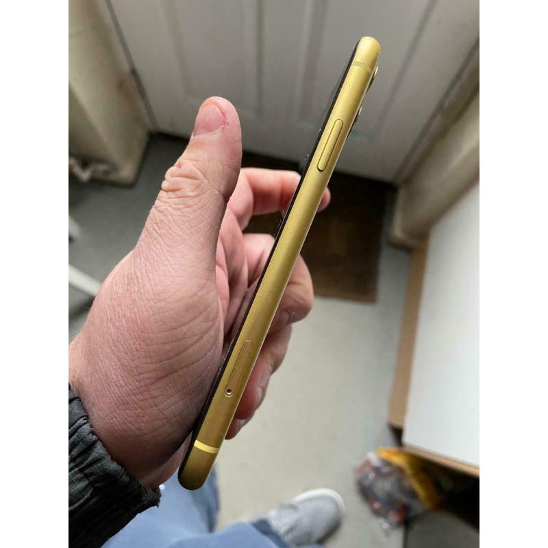 iPhone 11 & ps4