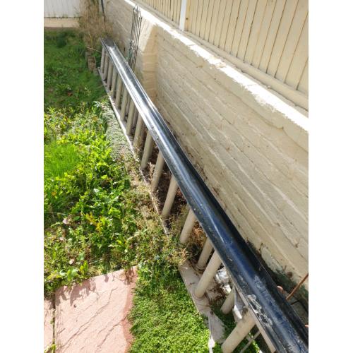 Black guttering